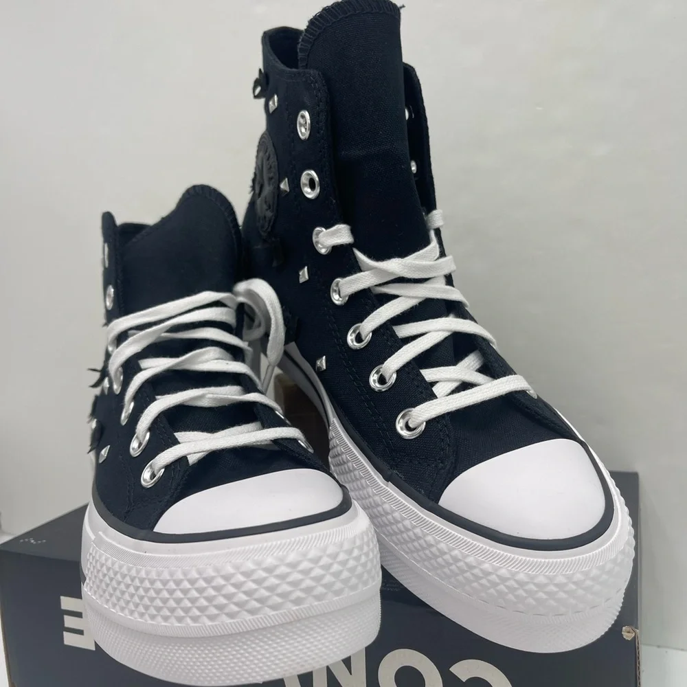 Converse WMNS Black High-Top
CTAS LIFT HI
BLACK/SILVER/WHITE Platform Sneakers - Picture 5 of 15